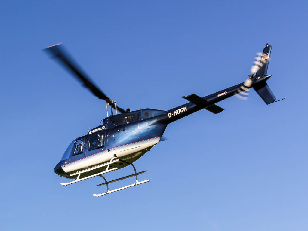 Hubschrauber kreist über Freiburg Aufnahmen fürs Fernsehen Freiburg Badische Zeitung