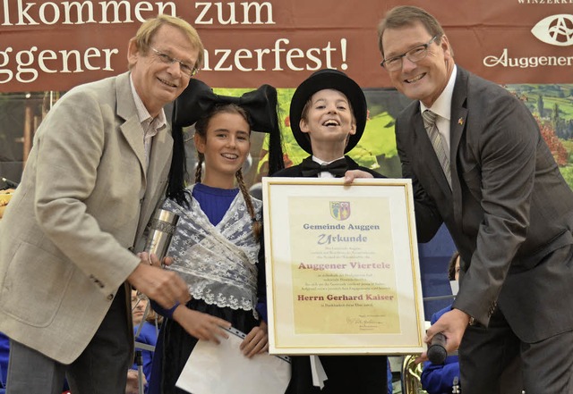 Brgermeister Fritz Deutschmann (recht...chtenprchen Amy Golay und Felix Ager.  | Foto: Sigrid Umiger