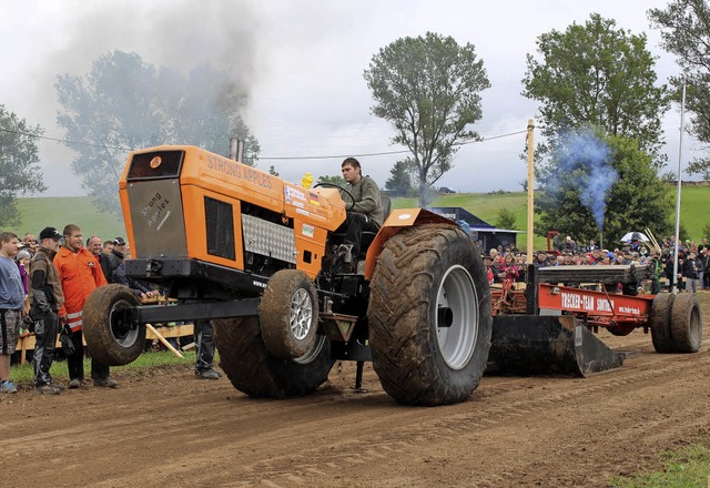 Auch der umgebaute Traktor der Sumpfoh...eich. Auf dem Bild ist Mark Albicker.   | Foto: Andrea Wieland