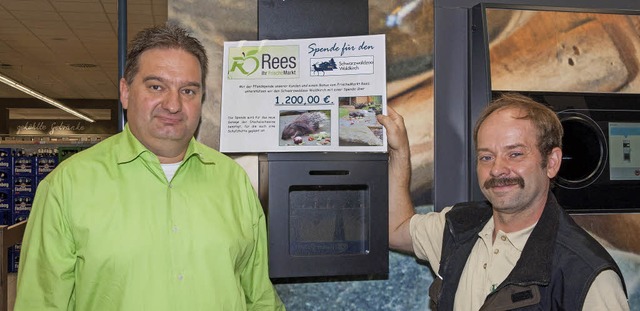 Der Frischemarkt Rees und seine Kunden...nks) und Zoobetriebsleiter Ralf Volk.   | Foto: rothermel
