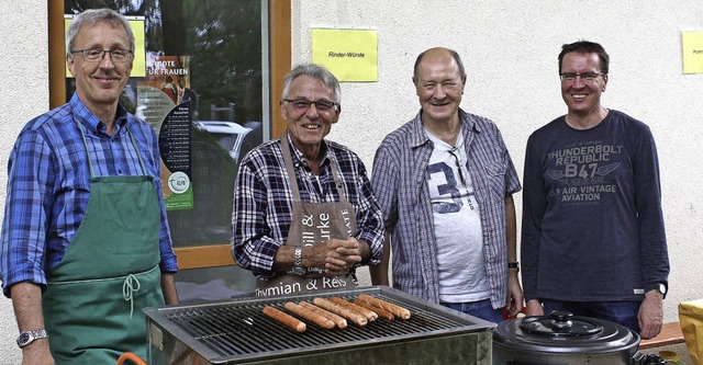 Grillwrste bereiteten (von links) Kar...freuten sich ber das gelungene Fest.   | Foto: Otmar Faller