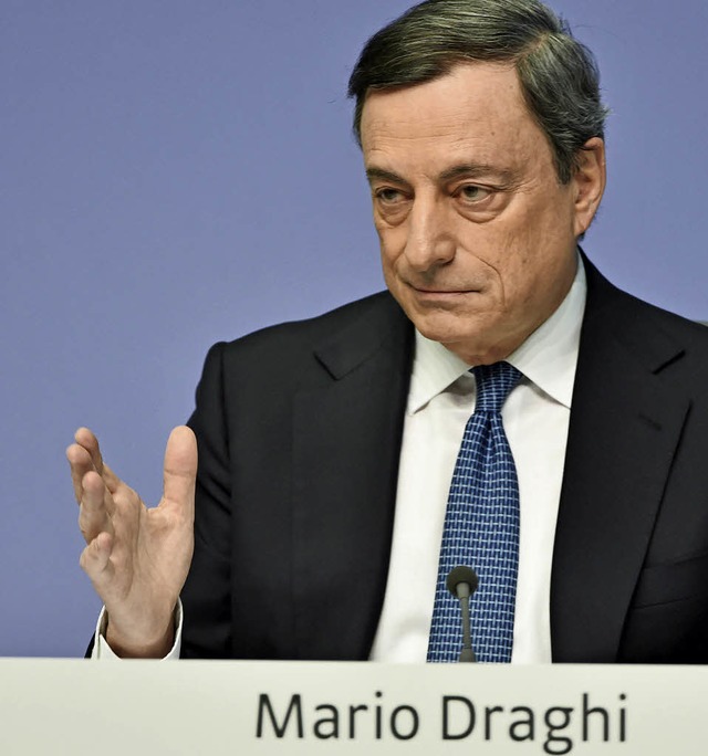 Hat in Deutschland viele Kritiker: der EZB-Chef   | Foto: dpa