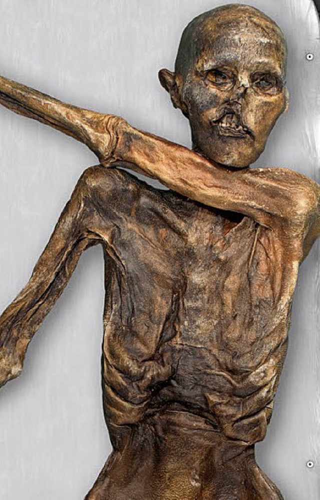 Die Mumie tzis im Archologiemuseum Bozen   | Foto: dpa