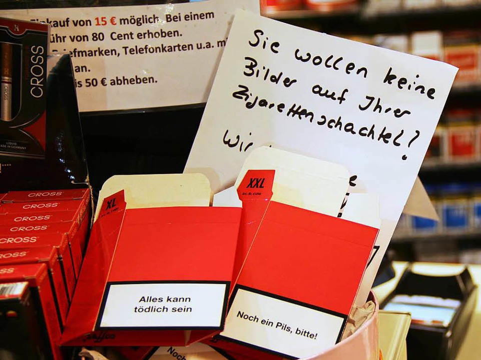 Mit Blanko-Schachteln können Raucher die Bilder verstecken.  | Foto: Konstantin Görlich