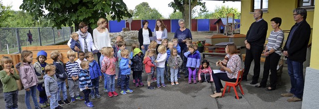 Knigschaffhausen. Die Kindergartenkin...en Brgermeister Hans Joachim Schwarz.  | Foto: Roland Vitt