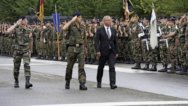 Thomas Strobl mit  Fhrungskrften der...-franzsischen Brigade  in  Mllheim.   | Foto: Volker Mnch