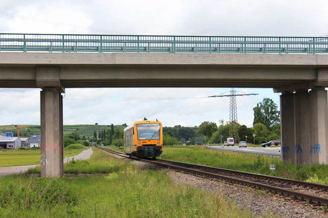 Wird elektrifiziert: die Kaiserstuhlba...ier zwischen Btzingen und Gottenheim.  | Foto: Mario Schneberg