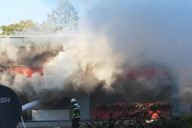 Feuerwehr lscht Kchenbrand in Weingarten