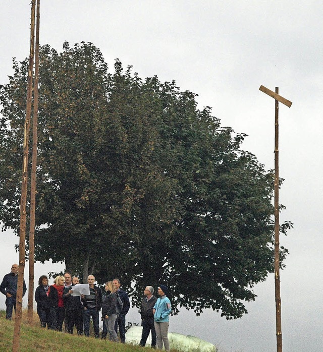 Vor der Gemeinderatssitzung besichtigt...e des geplanten Bauvorhabens erlutern  | Foto: Karin Stckl-Steinebrunner