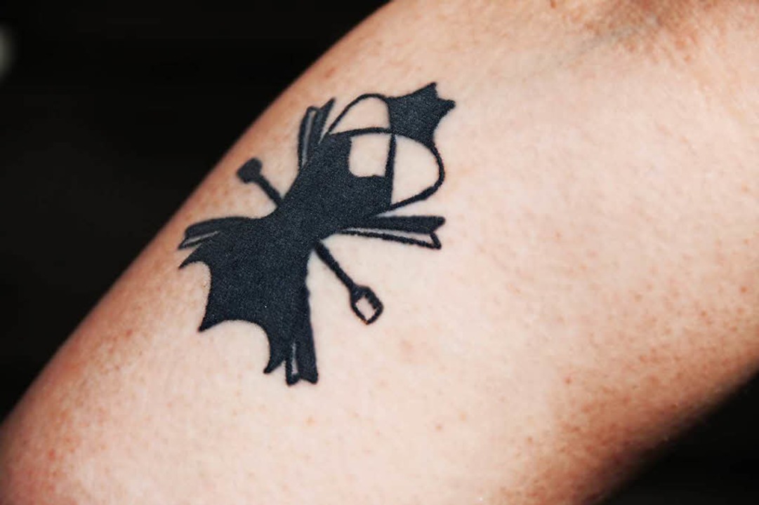 Auch ihre Tattoos passen zu ihrem Stil.  | Foto: Laura Wolfert