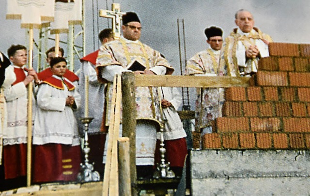 Grundsteinlegung fr die katholische K...en  1962 mit Pfarrer Fridolin Burgert   | Foto: Repro: Steinhart