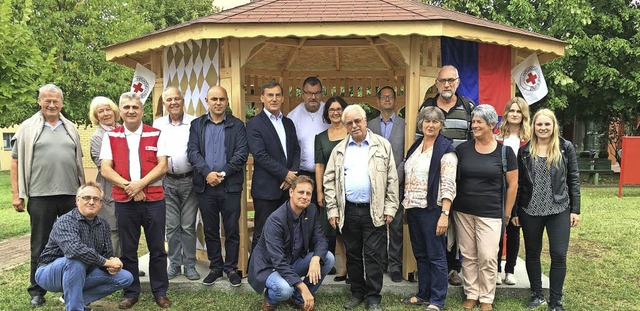 Die Kenzinger Delegation in Vinkovci v... im Garten des stdtischen Altenheims.  | Foto: Privat