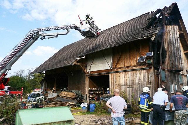 In Ehrenkirchen brannte es am Freitagnachmittag in einer Scheune.  | Foto: Patrick Kerber