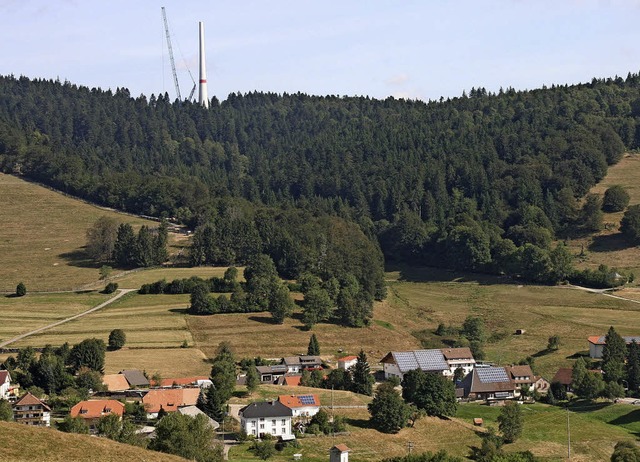 Weithin sichtbar ber Gersbach sind die Windkraftanlagen auf dem Rohrenkopf.   | Foto: Marlies Jung-Knoblich