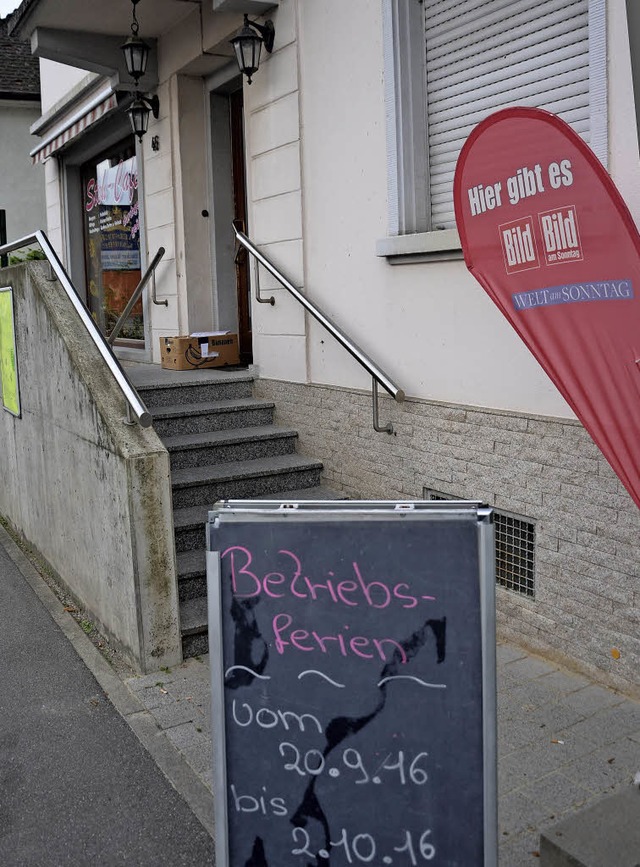 In Eimeldingen weist ein Schild auf Ferien der Bckerei hin.   | Foto: mfs