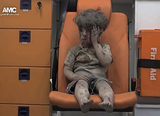 Das Bild des verletzten  Omran aus Aleppo ging um die Welt.   | Foto:  afp