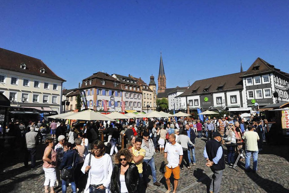 Schon um die Mittagszeit war richtig viel los auf dem Marktplatz. (Foto: Markus Zimmermann) Schon um die Mittagszeit war richtig viel los auf dem Marktplatz. (Foto: Markus Zimmermann)