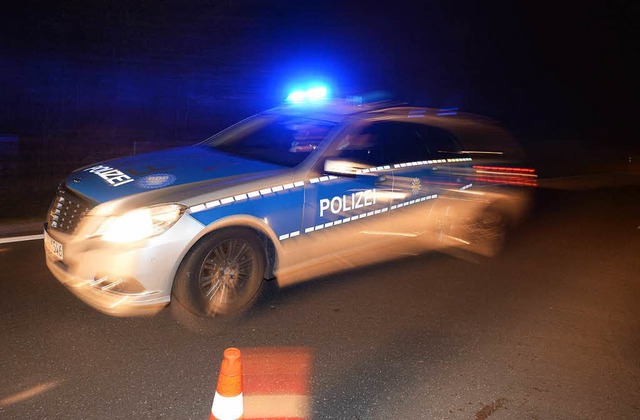 Die Polizei musste auf der A 7 zu eine...en Stein ausgelst wurde (Symbolbild).  | Foto: dpa