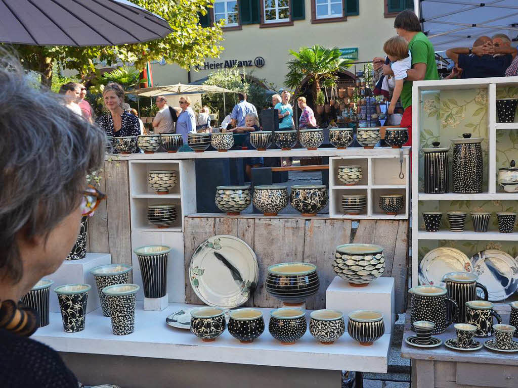 49 Keramiker aus ganz Deutschland sowie aus Nachbarlndern bieten auf dem Kanderner Tpfer- und Keramik Vielfalt, hohe Qualitt und fr Besucher – die Qual der Wahl.
