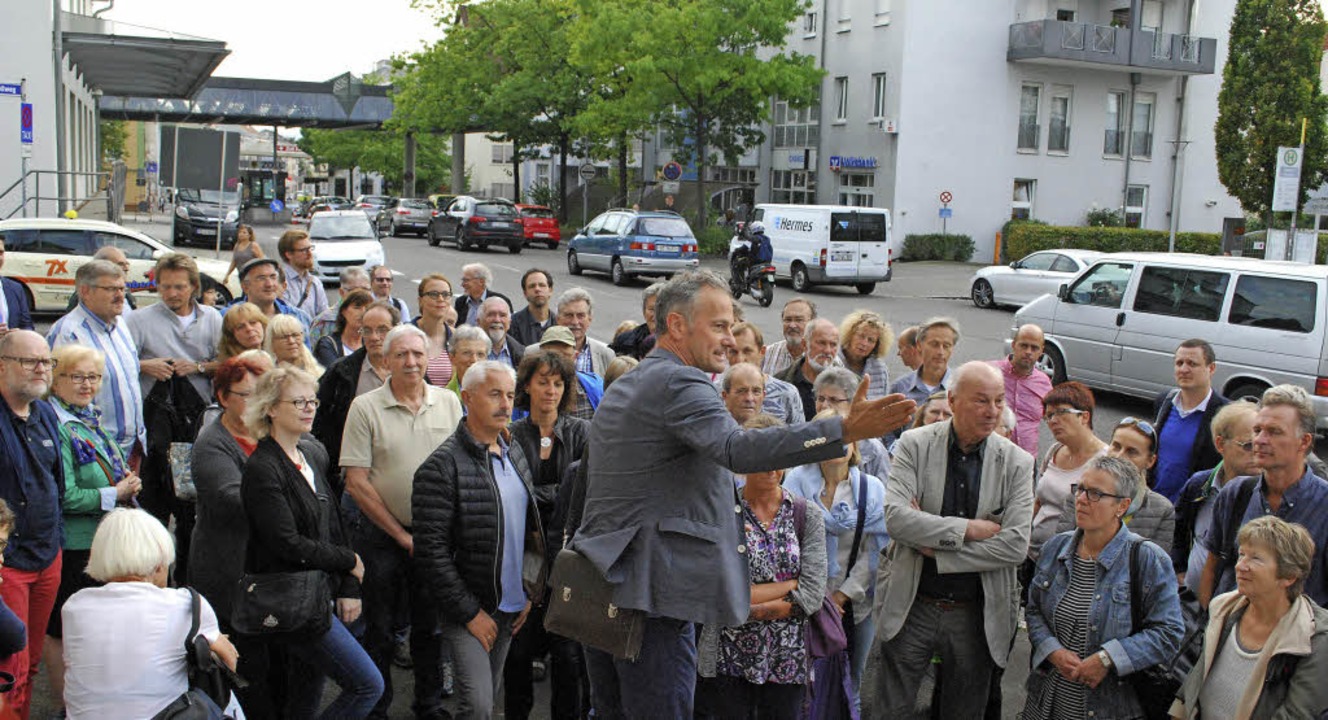 Etwa 80 Personen lieen sich am Freita...ojekt &#8222;Am Zoll&#8220; erklren.   | Foto: Thomas Loisl Mink
