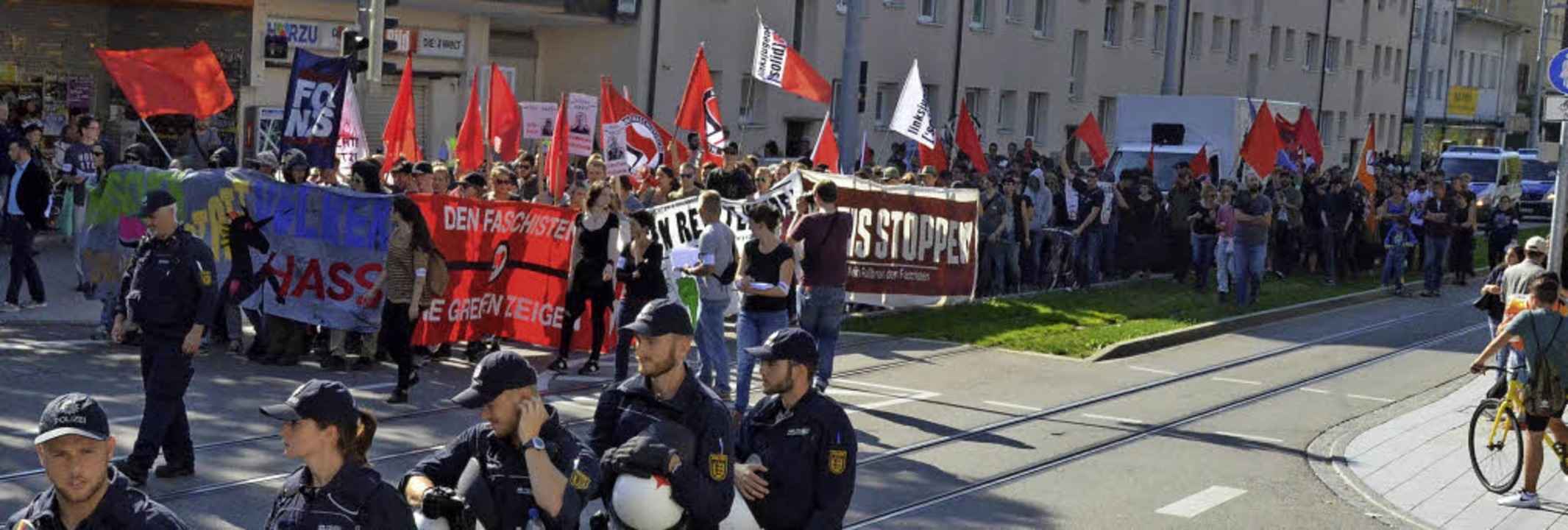 Geleitet von Kr�ften der Bereitschafts...h Friedlingen bis zum Berliner Platz.   | Foto: SENF