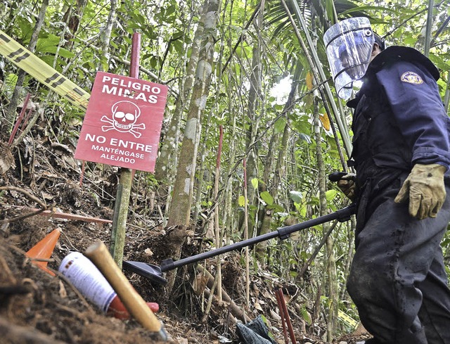 Kolumbianischer Soldat beim Rumen von Landminen.  | Foto: Afp
