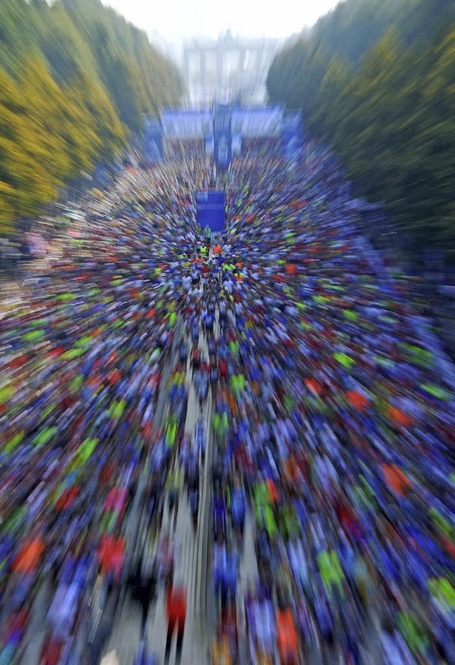 Mehr als 41000 Luferinnen und Lufer ...ren beim Marathon in Berlin am Start.   | Foto: dpa/AFP
