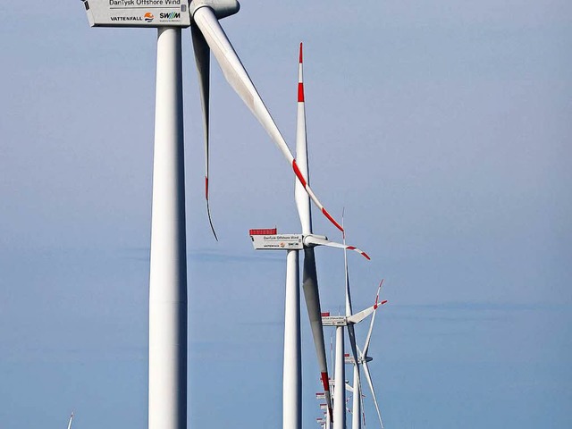 Die Windenergie in Deutschland boomt. Hier ein Windpark vor Sylt.  | Foto: dpa