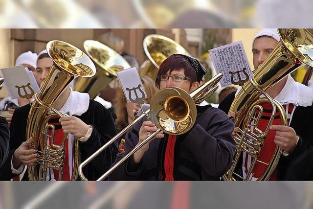 1000 Trachtentrger und -kapellen beim Umzug durch Hchenschwand