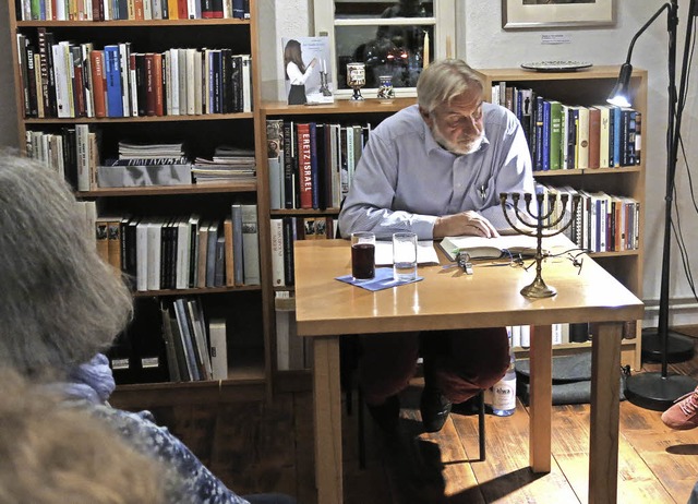 Rainer Glaser liest im Jdischen Museu...Buch vom Sden&#8220; von Andr Heller  | Foto: Georg Vo