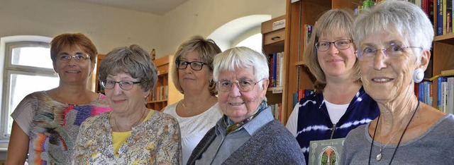 Halten die Buchschachtel am Laufen: Si... Daniela Kufner und Elisabeth Jaenisch  | Foto: Britta Wieschenkmper