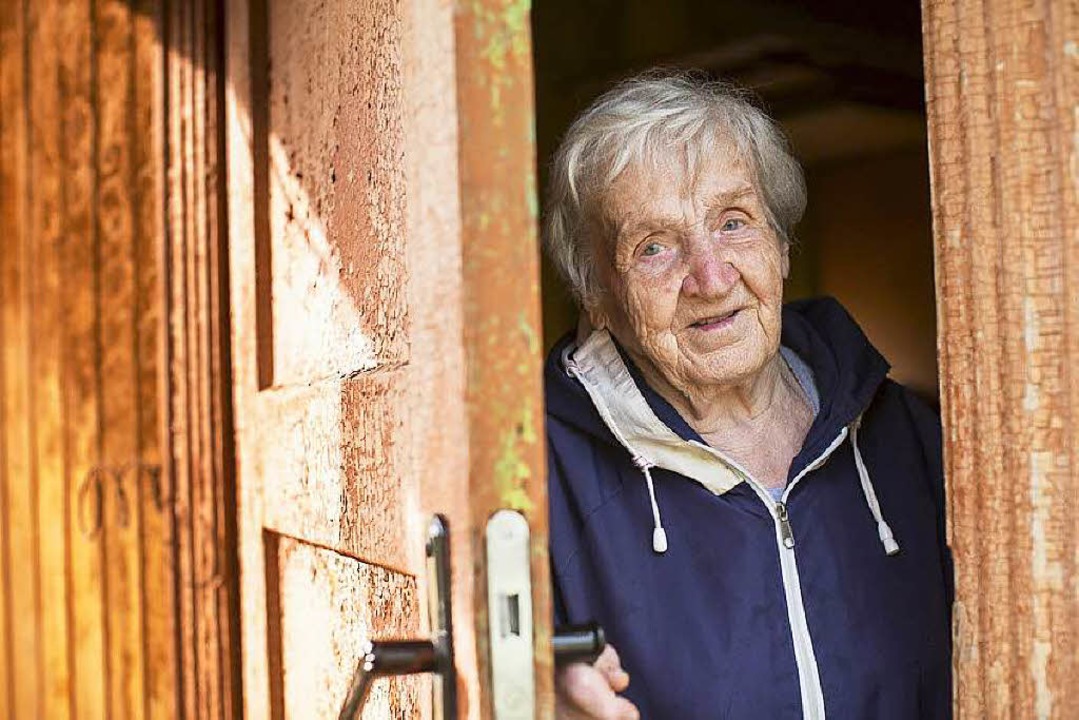 Nicht Bernhards Nachbarin - aber eine ...cherlich nette alte Frau. (Symbolbild)  | Foto: Dmitry Berkut/De Visu/Fotolia.com