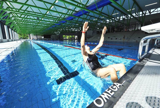 Noch mal tief Luft holen: Schwimmen soll teurer werden.   | Foto: M. Bamberger