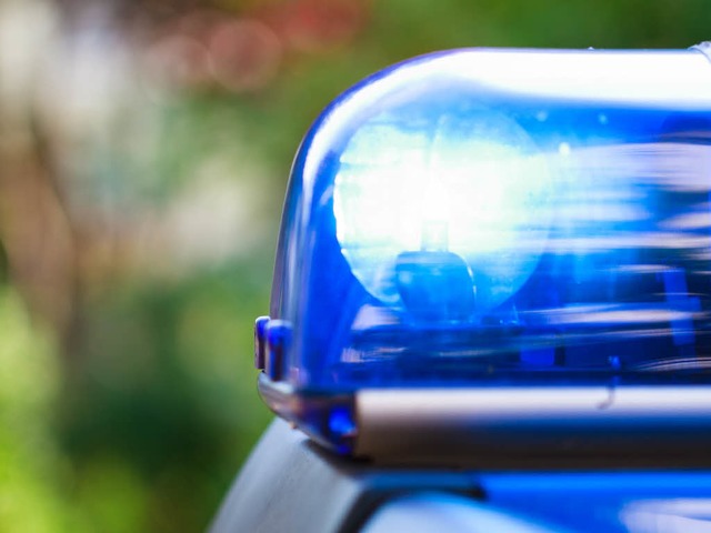 Die Polizei sucht den Fahrer eines blauen Kompaktvan (Symbolbild).  | Foto: Dominic Rock