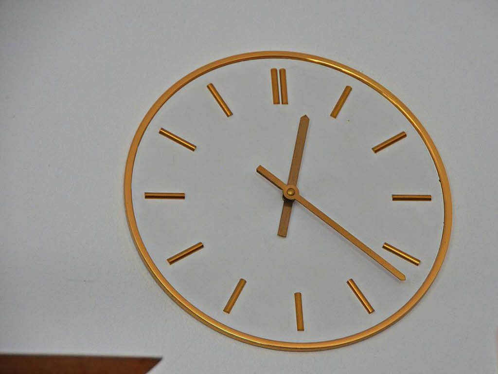 Die vergoldete Uhr im einstigen Vorstandszimmer bleibt erhalten. Dort wird die Buchhaltung knftig ihren Arbeitsplatz erhalten