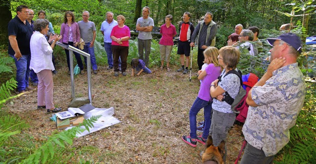 Eine Zeitreise in die  ra  vor rund 4... groe Interesse der Menschen im Dorf.  | Foto: Dieter Erggelet