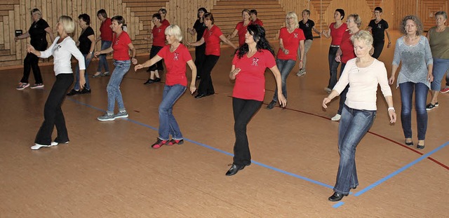 Der Line Dance ist im Hochschwarzwald ... derzeit in der Unadinger Brgerhalle.  | Foto: Christa Maier