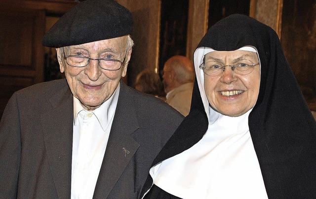 Kurt Erhart und Mutter Martina, die Gastgeberin des Dialogs im Kloster   | Foto: Barbara Puppe