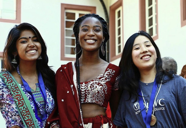 <BZ-FotoAnlauf>Willkommen </BZ-FotoAnl...-Bosch-Colleges in der alten Kartaus.   | Foto: Schule