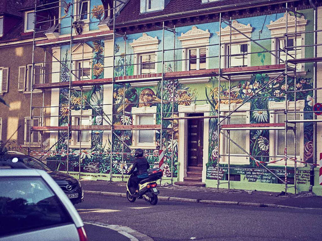 Das Wandbild von Tom Brane an der Freiburger Kirchstrae