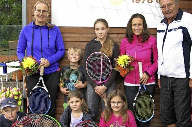 Bernauer Grundschüler erlernen das Tennisspiel