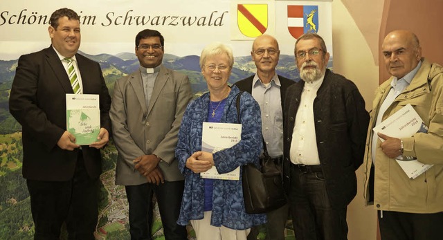 Brgermeister Peter Schelshorn, Vikar ...e des KSI-Jahresberichtes (von links)   | Foto: verena wehrle