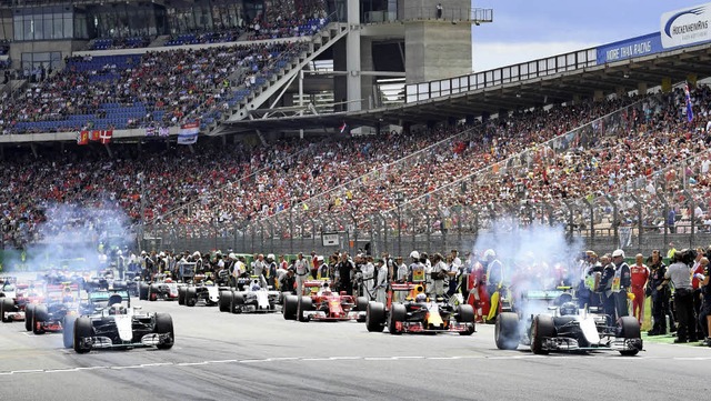 Hat Hockenheim per  Rauchzeichen davon...ieder im Formel-1-Kalender zu stehen?   | Foto: dpa