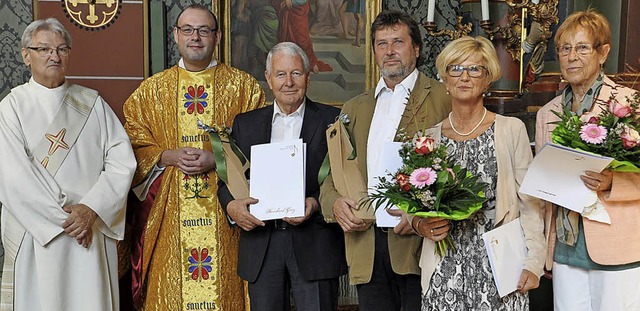 <BZ-FotoAnlauf>Kirchenchor Tunsel: </B...(von links nach rechts) bei der Ehrung  | Foto: Brigitte Winterhalter