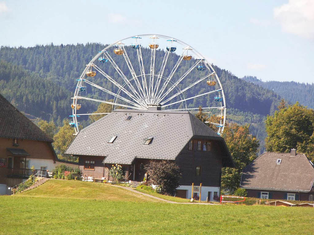 Urlaub in der Heimat: Joachim Kretzschmann aus Pforzheim lichtete dieses Riesenrad am Titisee im Schwarzwald ab.