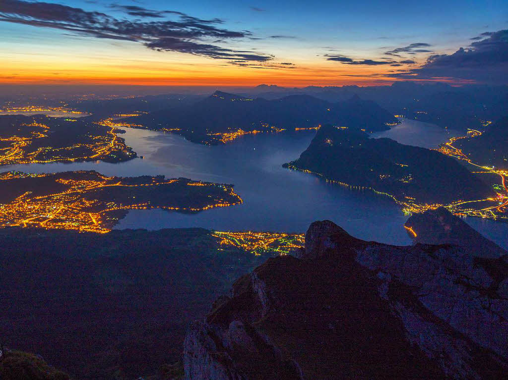 Der Vierwaldstttersee bei Nacht: Karl Schlessmann war um 5 Uhr morgens auf dem Pilatus bei Luzern, um dieses Foto zu machen.