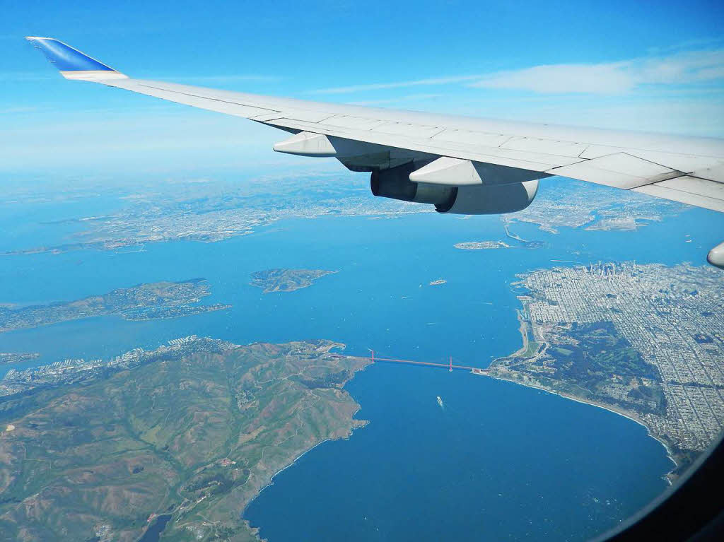 ber den Wolken: Markus Flaschkowatz aus Rheinfelden schoss dieses Bild beim Anflug  auf San Francisco – mit Blick auf die Golden Gate Bridge  und die ehemalige Gefngnisinsel Alcatraz.