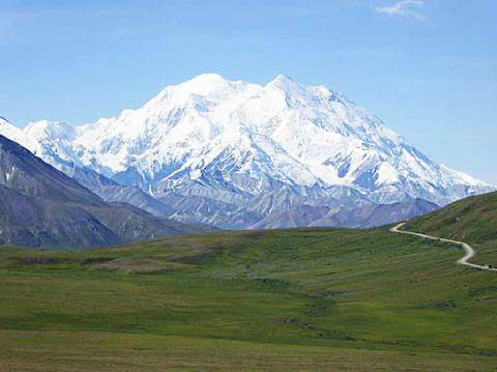 Der Hchste in den USA hllt sich meistens in Wolken. Das Bild vom Denali in Alaska schossen Edeltraud und Robert Goldmann aus Wembach vom Denali Nationalpark aus.