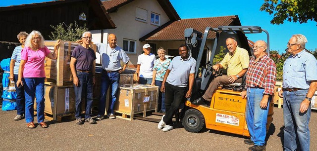 Vergebens haben die Helferinnen und He...r fr Benin eingerumt werden sollten.  | Foto: Sandra Decoux-Kone