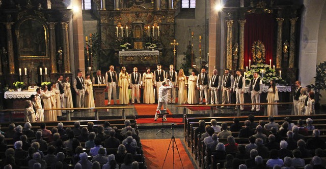 Der Oreya-Chor aus der Ukraine (hier e... der St. Nikolauskirche in Elzach auf.  | Foto: Joel Perin